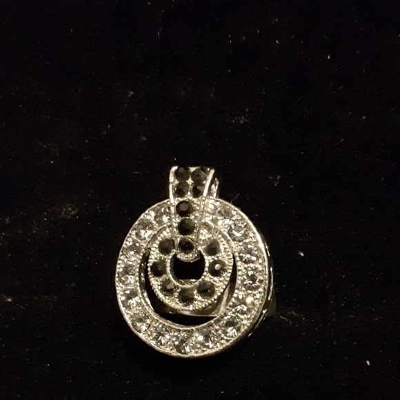 Fashion Ring - Picture 1 of 3